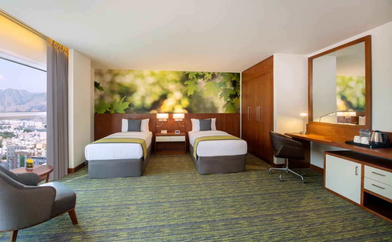 Hotel Wyndham Garden Muscat Al Khuwair Zewnętrze zdjęcie