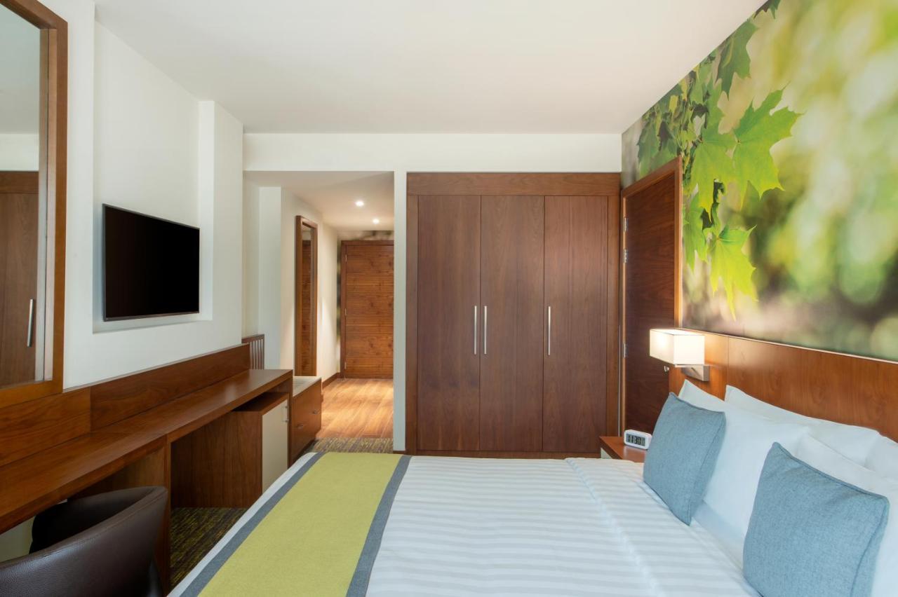 Hotel Wyndham Garden Muscat Al Khuwair Zewnętrze zdjęcie